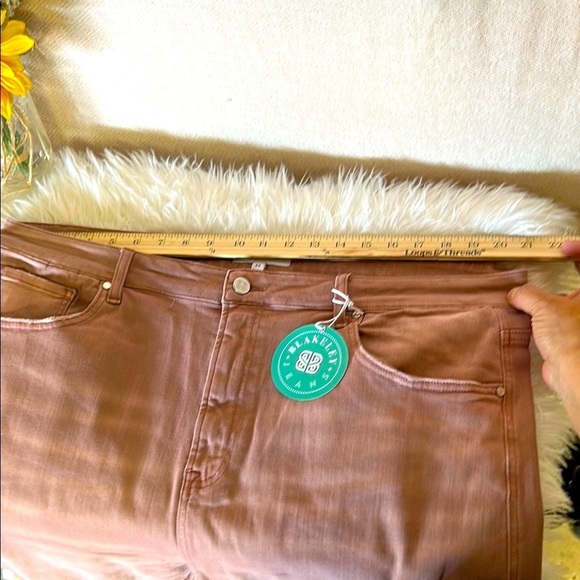 Blakely Mauve distressed Jeans - Picture 9 of 12